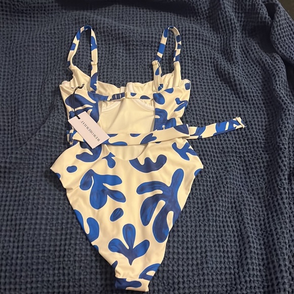 DANIELLE ONE PIECE ❤️ - Picture 4 of 5